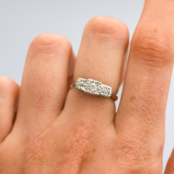 9K Gold Antique Diamond Trilogy Ring - Image 2