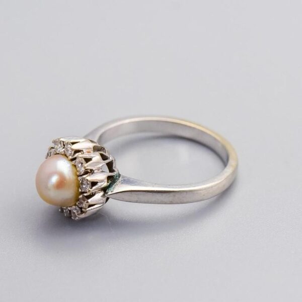 18K White Gold Pearl & Diamond Ring - Image 4