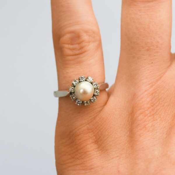 18K White Gold Pearl & Diamond Ring - Image 2