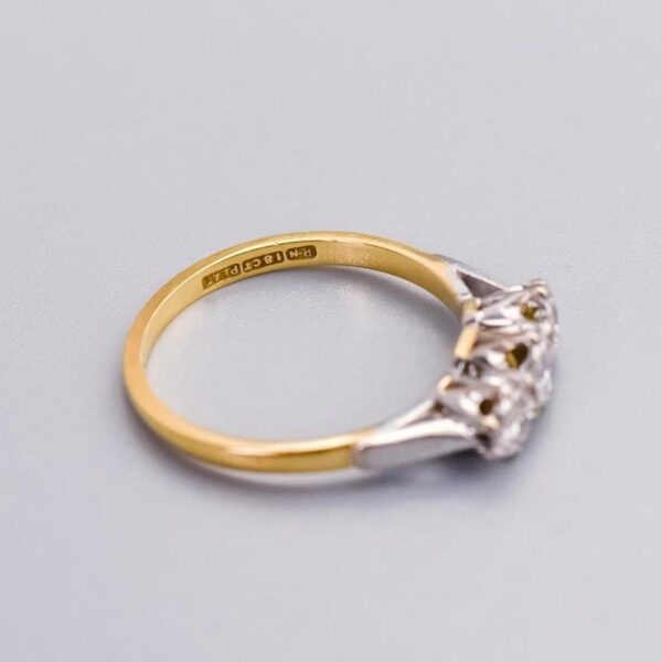 18K Gold Diamond Trilogy Ring - Image 3