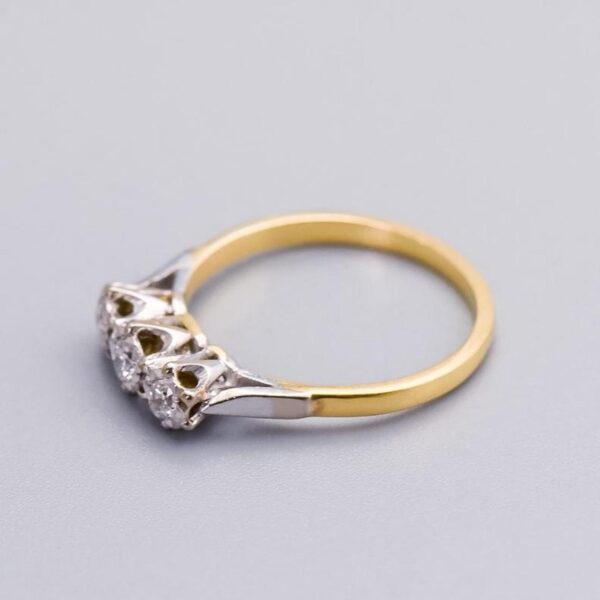 18K Gold Diamond Trilogy Ring - Image 4