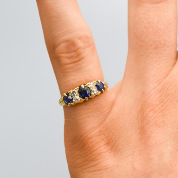 18K Gold Victorian Sapphire & Diamond Ring - Image 2