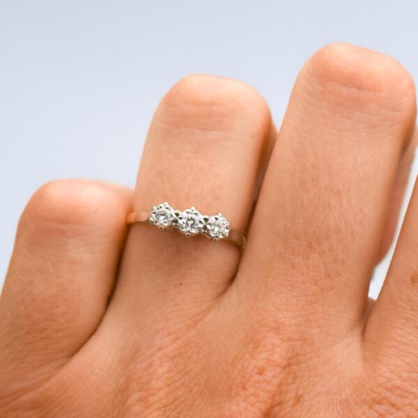 18K Gold Diamond Trilogy Ring - Image 2
