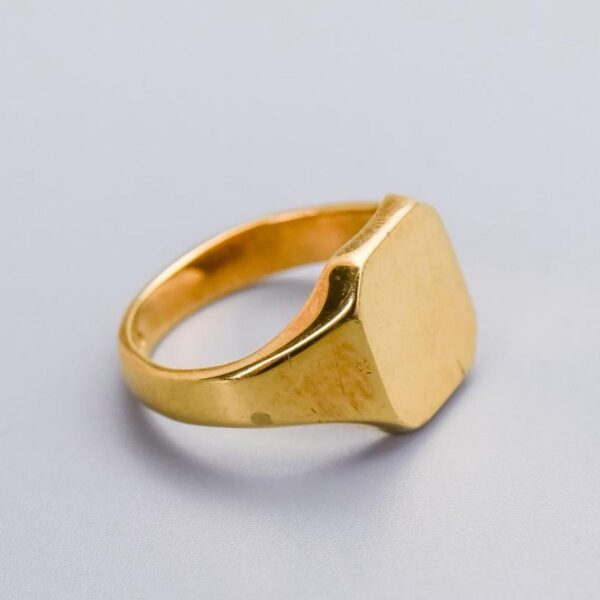 18K Gold Signet Ring - Image 4