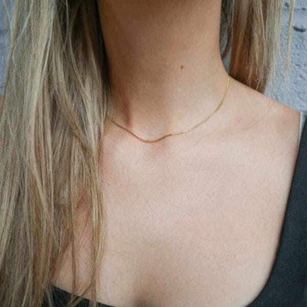18K Gold Fine Curb Chain Necklace - Image 2