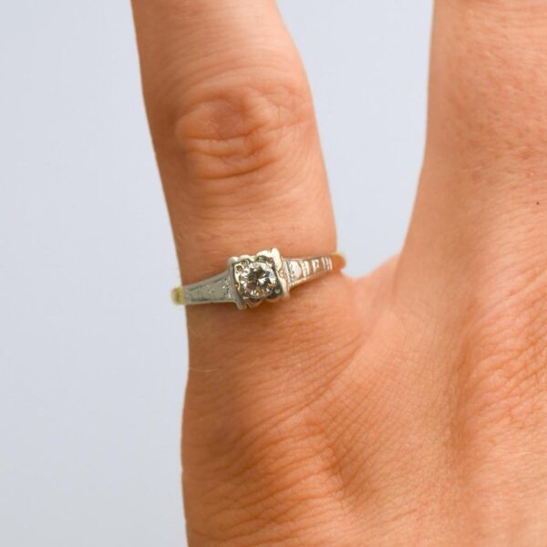 18K Gold Solitaire Diamond Ring - Image 2
