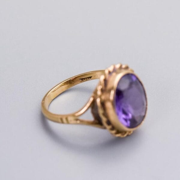 9K Gold Colour Change Sapphire Ring - Image 3
