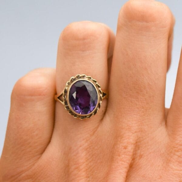 9K Gold Colour Change Sapphire Ring - Image 2