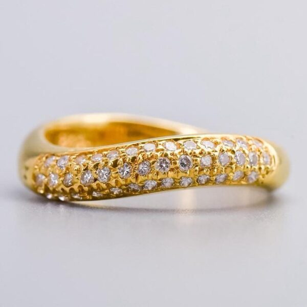 18ct Gold Waved Diamond Ring