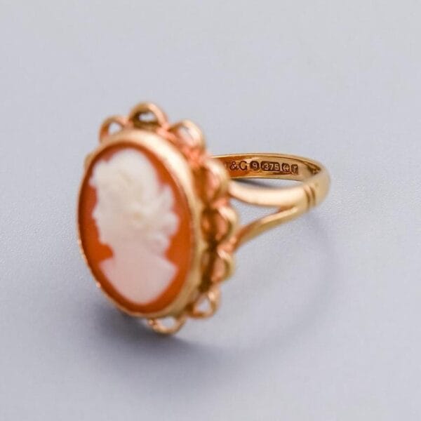 9K Gold Cameo Ring - Image 3