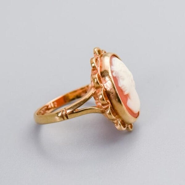 9K Gold Cameo Ring - Image 4