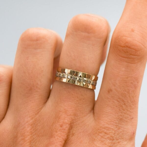 9K Gold CZ Sunburst Band - Image 2