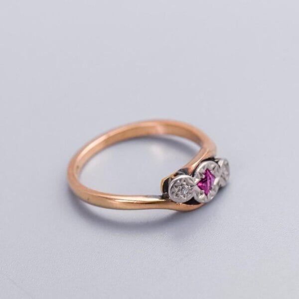9K Rose Gold Art Deco Ruby & Diamond Crossover Ring - Image 4