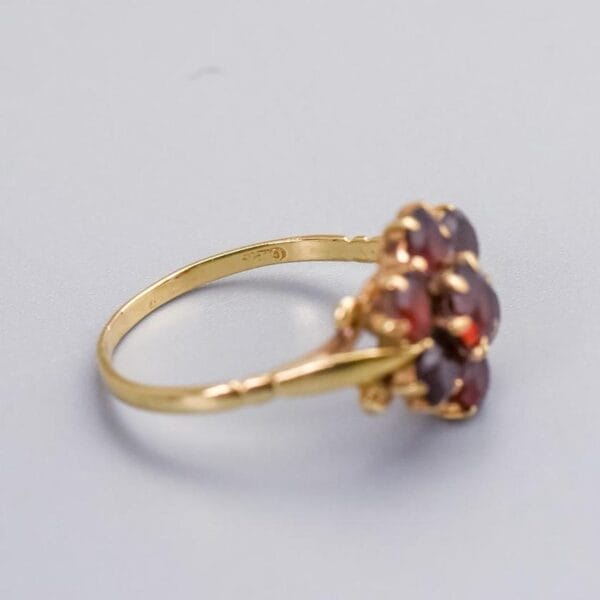 9K Gold Red Garnet Cluster Ring - Image 4