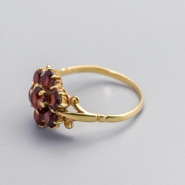 9K Gold Red Garnet Cluster Ring - Image 3