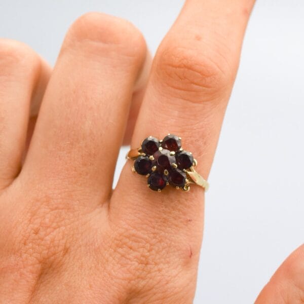 9K Gold Red Garnet Cluster Ring - Image 2