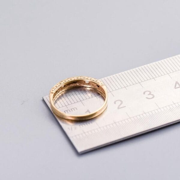 9K Gold Sapphire & CZ Ring - Image 5