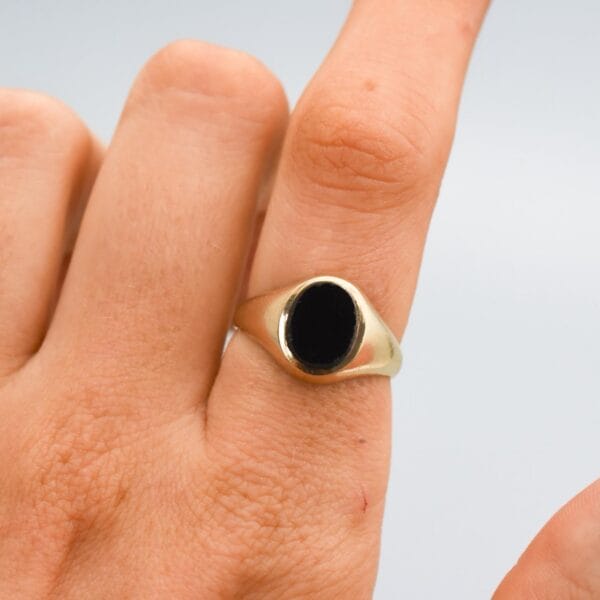 9K Gold Black Onyx Signet Ring - Image 2