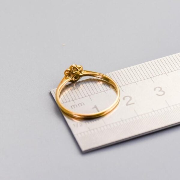 18K Gold Art Deco Diamond Daisy Cluster Ring - Image 4