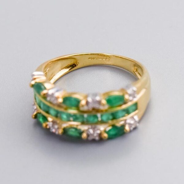 9K Gold Emerald & Diamond Ring - Image 3
