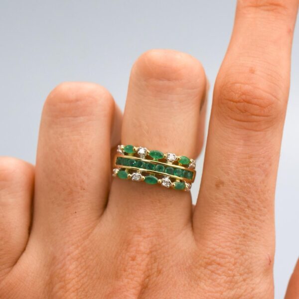 9K Gold Emerald & Diamond Ring - Image 2