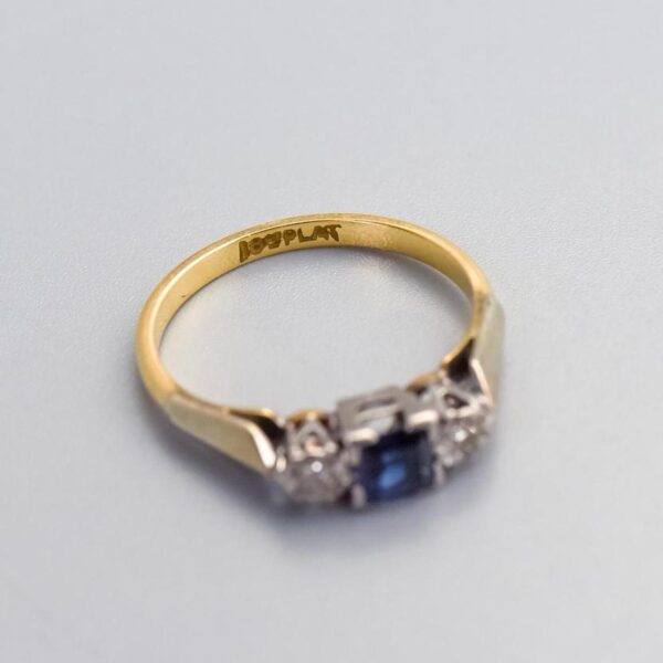 18K Gold Sapphire & Diamond Trilogy Ring - Image 3