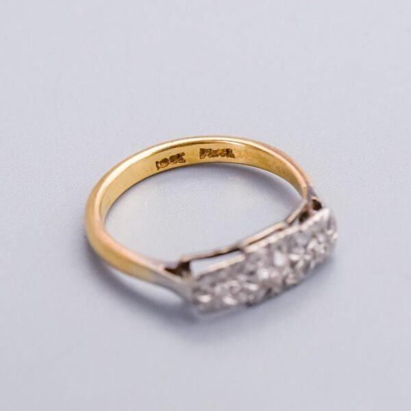 9K Gold Antique Diamond Trilogy Ring - Image 3