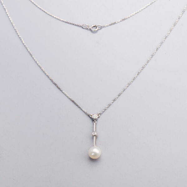 18ct White Gold Diamond & Pearl Necklace