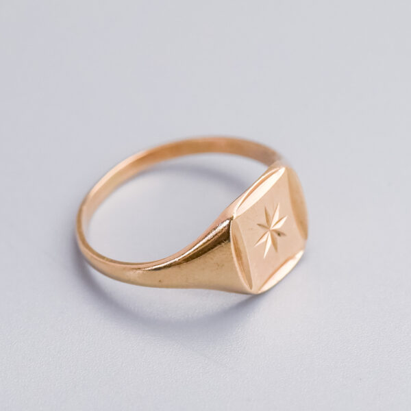 9ct Gold Starburst Signet Ring - Image 3