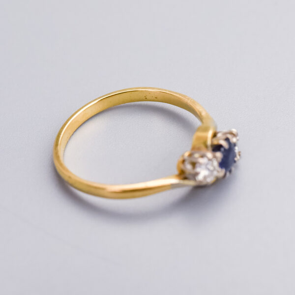 18ct Gold Sapphire & CZ Crossover Ring - Image 5