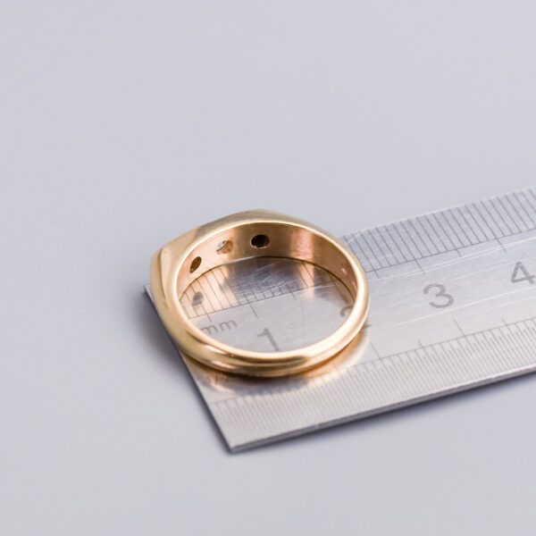 9ct Gold Three Stone CZ & Sapphire Ring - Image 4