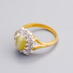 18ct Gold Cat's Eye & Diamond Cluster Ring