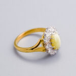 18ct Gold Cat's Eye & Diamond Cluster Ring