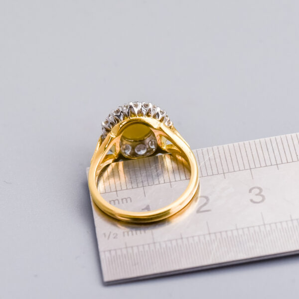 18ct Gold Cat's Eye & Diamond Cluster Ring - Image 4