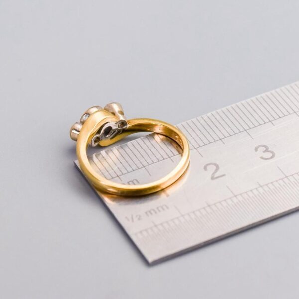 18ct Gold Sapphire & Diamond Crossover Ring - Image 5