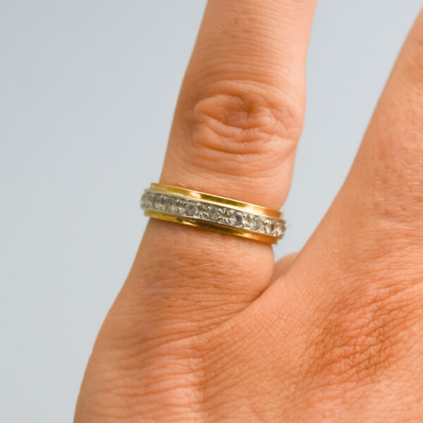 18ct Gold CZ Two-Tone Band - Image 5