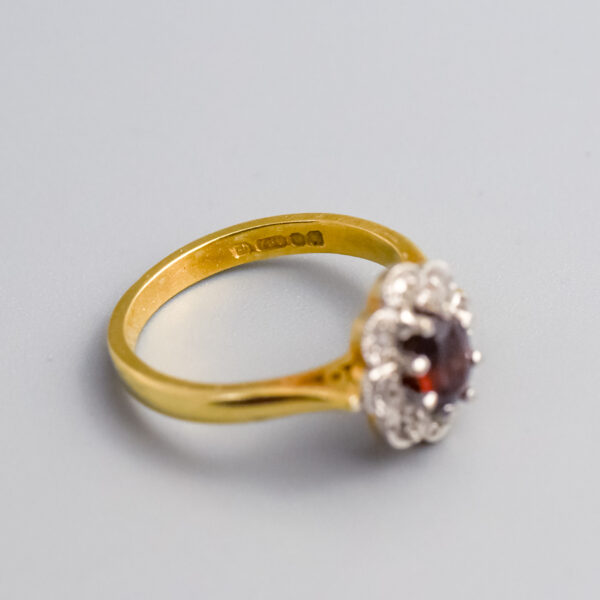 18ct Gold Red Garnet & Diamond Cluster Ring - Image 2