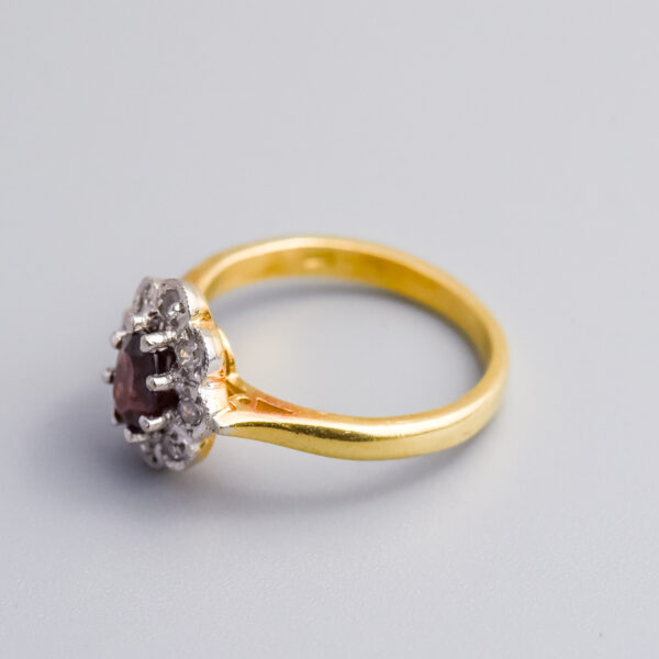 18ct Gold Red Garnet & Diamond Cluster Ring - Image 3