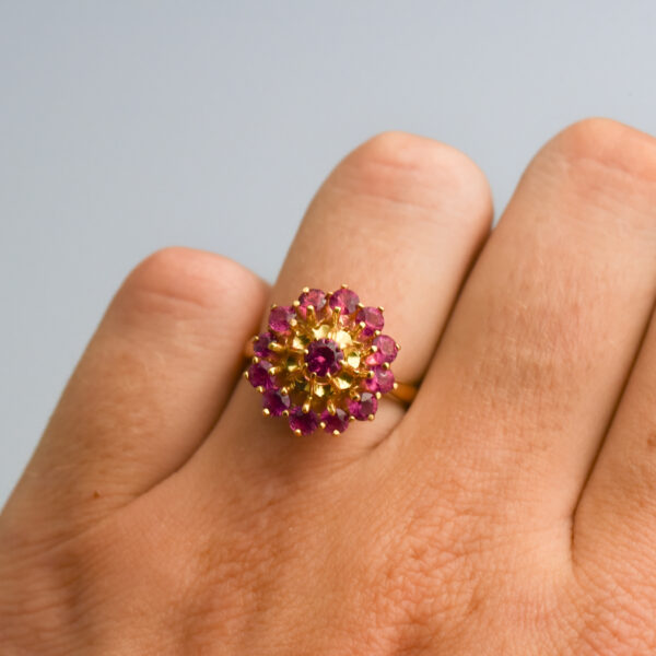 18ct Gold Ruby Cluster Ring - Image 5