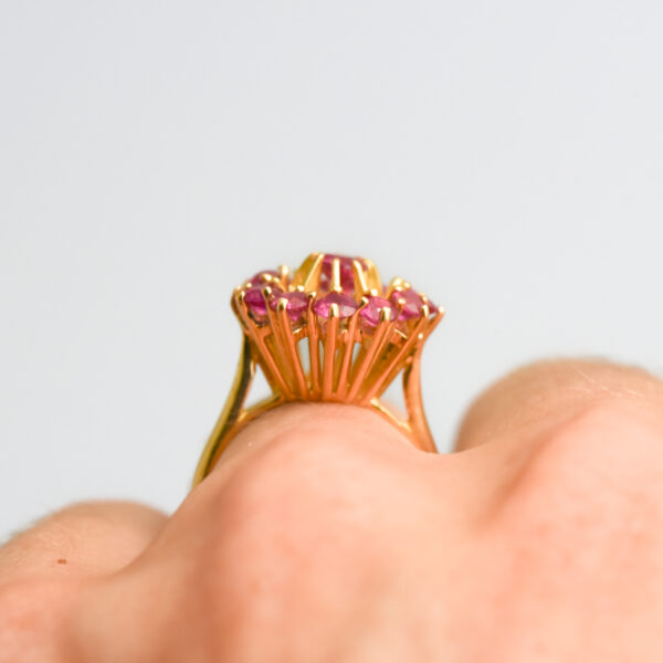 18ct Gold Ruby Cluster Ring - Image 6