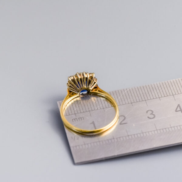 18ct Gold Sapphire & Diamond Cluster Ring - Image 4