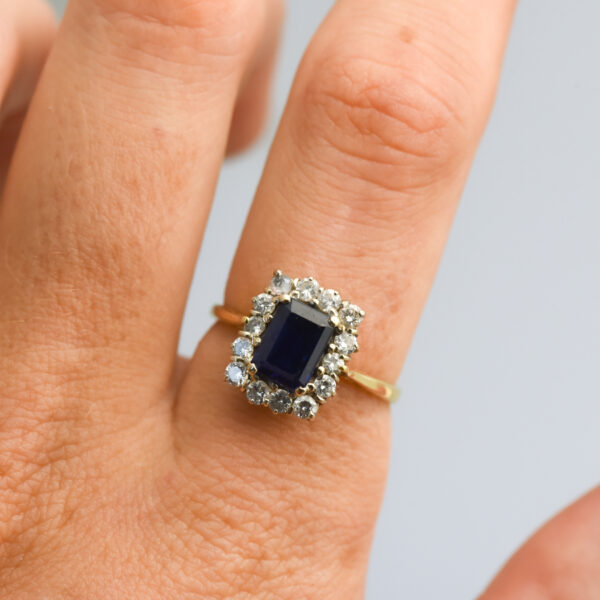 18ct Gold Sapphire & Diamond Cluster Ring - Image 5