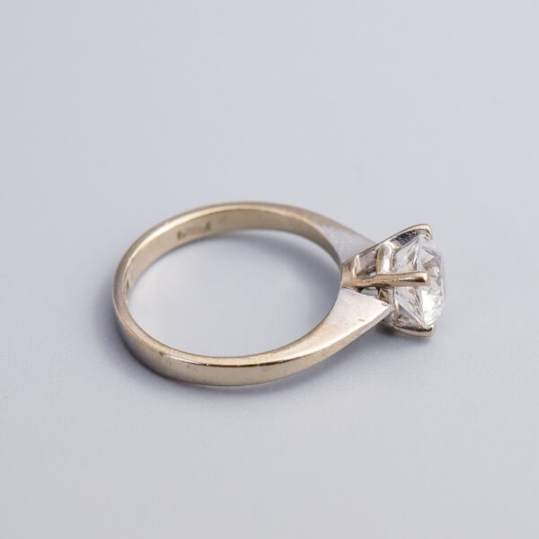 18ct White Gold Solitaire CZ Ring - Image 3