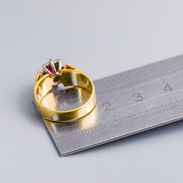18ct Gold Ruby & Diamond Cluster Ring - Image 4