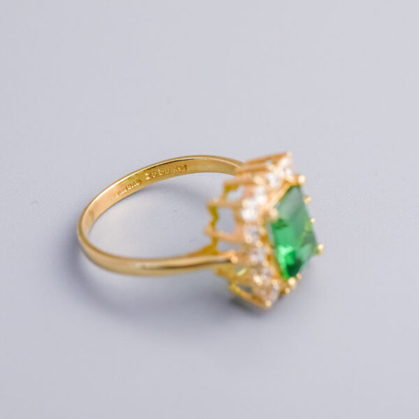 14ct Gold Imitation Emerald & CZ Cluster Ring - Image 2