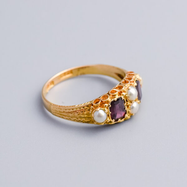 15ct Gold Victorian Garnet & Pearl Ring - Image 2