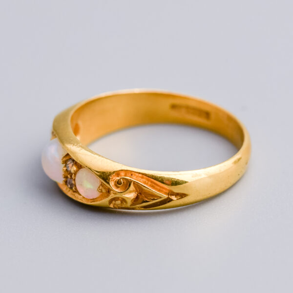 18ct Gold Edwardian Opal & Diamond Gypsy Ring - Image 4