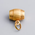 18ct Gold Barrel Pendant