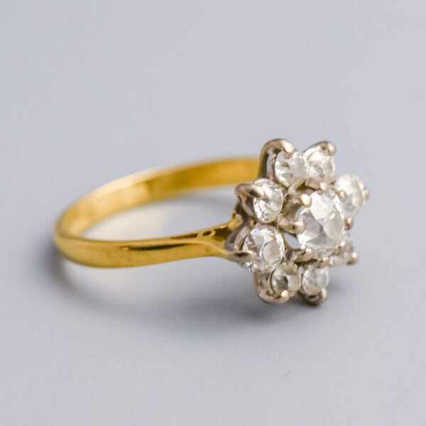 18ct Gold Antique Diamond Diasy Cluster Ring - Image 2