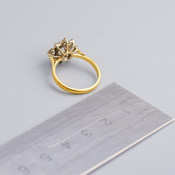 18ct Gold Antique Diamond Diasy Cluster Ring - Image 4